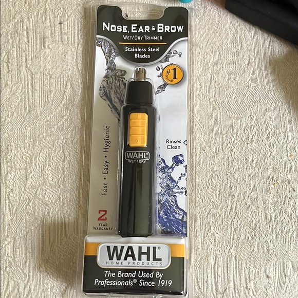Wahl Nose, Ear & Brow Trimmer - Black and Yellow - Picture 1 of 2